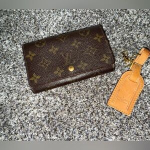 Louis Vuitton fold monogram wallet and luggage tag bundle
